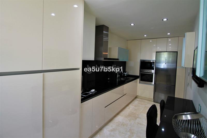 Foto dcd21782-1f86-4188-8d88-5f61d182c89a. Apartament a calle del almendro 6 a Benahavís pueblo Benahavís