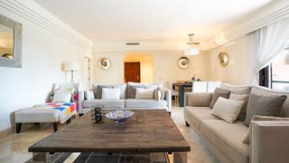 Attique à Avenida rotary internacional 0. Descubra el lujo exclusivo en marbella - puerto banús: ático dúp