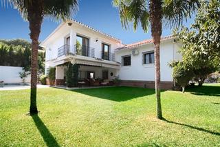 Chalet à Calle del ciervo 16. Descubra el lujo y la privacidad en los monteros, marbella este