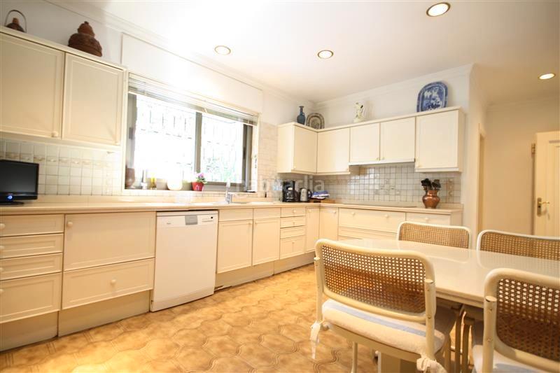 Foto 95c17350-3e73-4b90-8e5e-43c9256efe49. Chalet in calle del ciervo 16 in Los Monteros Marbella