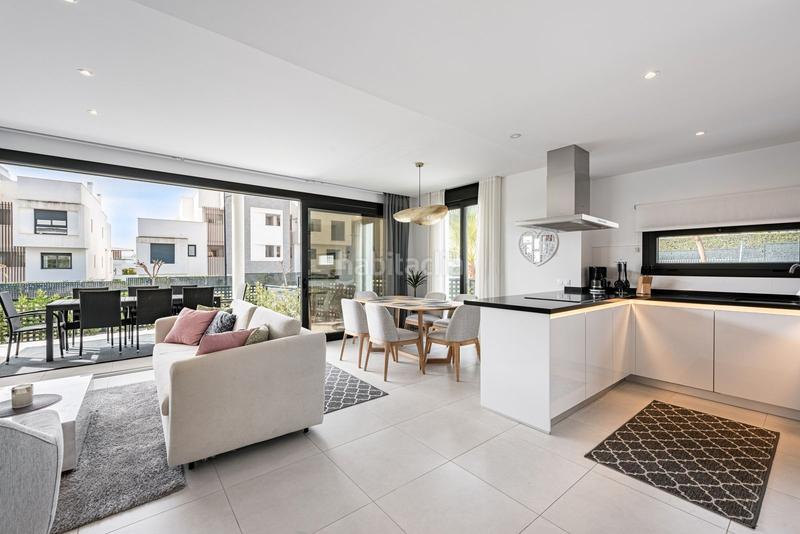 Foto e117360c-feb2-45f1-a675-f5989360cc98. Reihenhaus in calle espliego 11 in Bel - Air Estepona