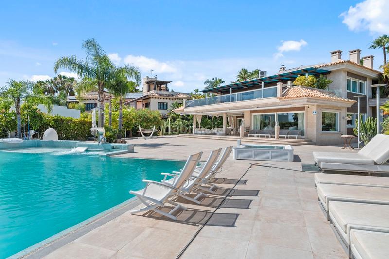 Foto a6842894-8cd8-4bc1-b2c8-21a051455137. Chalet dans calle del ciervo 16 dans Los Monteros Marbella