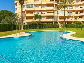 Apartament a Avenida de la resina 105. Tu paraíso en la resina, estepona: vistas al mar y calidad de vi