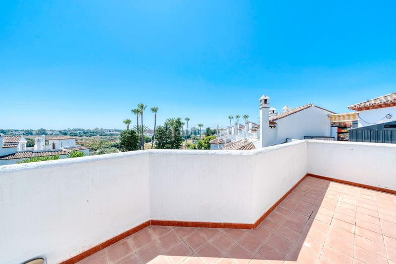 Foto 13993672-f76b-479b-b495-86eac88e0545. Casa a schiera in calle espliego 11 in Bel - Air Estepona