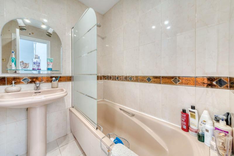 Foto 4afa6c62-6c8c-41bc-8ce9-9a4c8d8d3025. Casa a schiera in calle espliego 11 in Bel - Air Estepona