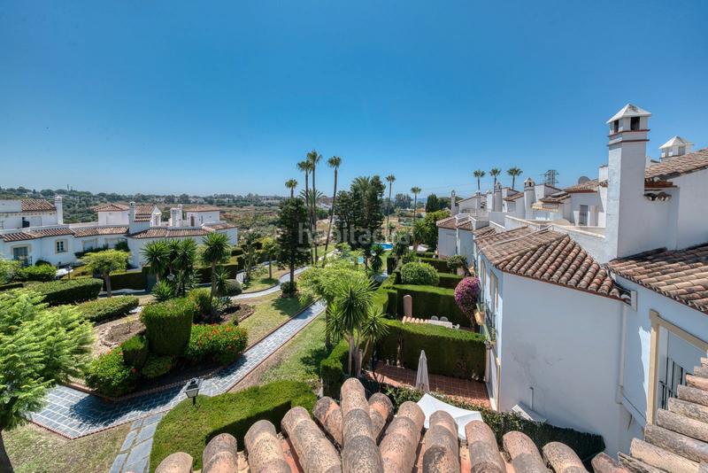 Foto 9819c38b-4930-447f-8df3-b3f1605d9c77. Casa a schiera in calle espliego 11 in Bel - Air Estepona