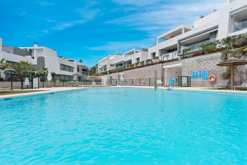 Foto 0781a9bb-2f87-4d03-8842-b178adbe473e. Ático en n/a ático de ensueño en vanian green village: tu oasis en Estepona