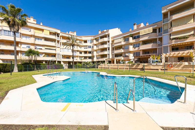 Foto 62824d9d-61ff-4fb9-a6d6-21b690c4658f. Apartamento ¡tu próxima inversión brillante en la costa del sol te espera! en Estepona