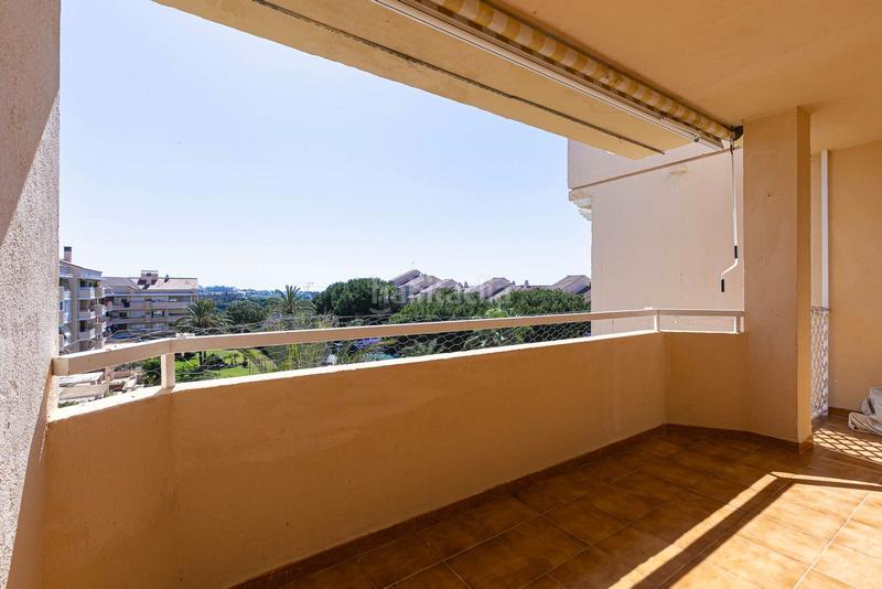 Foto d40a18aa-540d-45c6-bf1a-203e6b430377. Apartamento ¡tu próxima inversión brillante en la costa del sol te espera! en Estepona