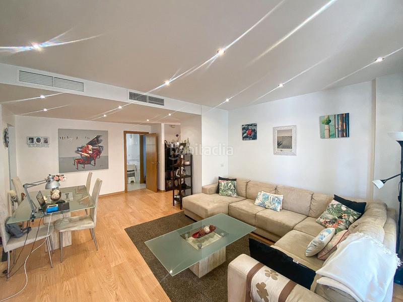Foto 0476a1ae-17f5-45cb-bc96-cf42d3a05aa6. Apartamento tu oasis en selwo: lujo y confort a un paso del mar en Estepona