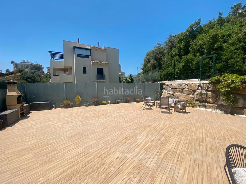 Foto 9a20d961-91dd-4dc8-8de7-7d3bef8583bb. Apartamento tu oasis en selwo: lujo y confort a un paso del mar en Estepona