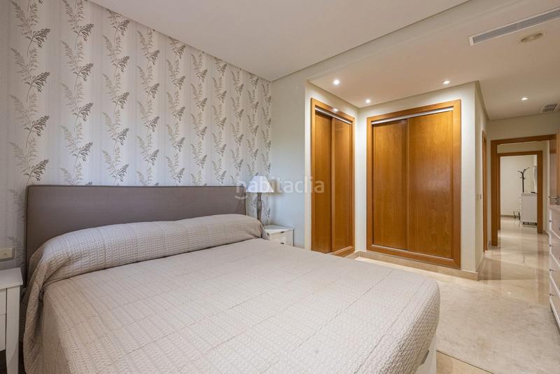 Foto 0dfb3cf7-b910-4de6-8d69-8864d141e60d. Piso en calle las mimosas 5 las mimosas, Puerto Banús: su oasis de lujo y exclusividad le espera en Marbella
