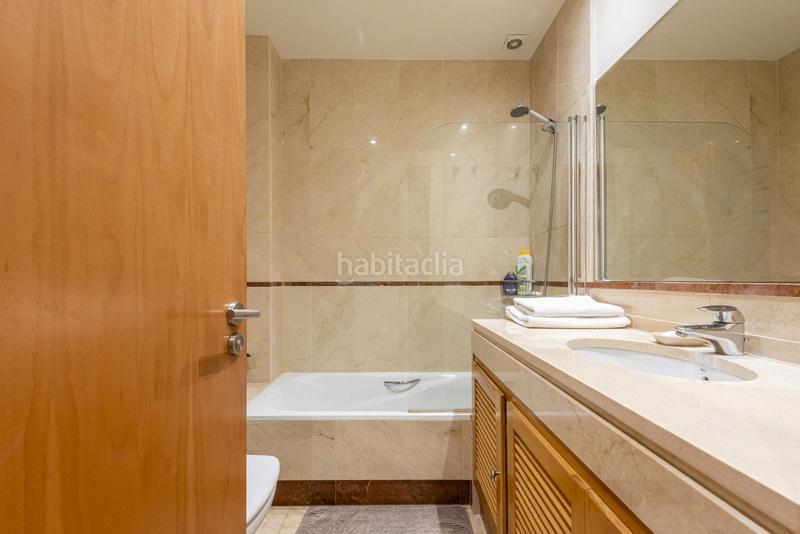 Foto 8b4a4dea-dab6-449c-b1c3-e5eb79d8abaf. Piso en calle las mimosas 5 las mimosas, Puerto Banús: su oasis de lujo y exclusividad le espera en Marbella