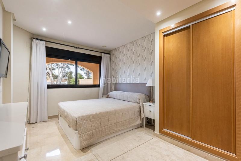 Foto 928e9ffa-5b1b-4a88-8d6a-b94a46fb0dd7. Piso en calle las mimosas 5 las mimosas, Puerto Banús: su oasis de lujo y exclusividad le espera en Marbella