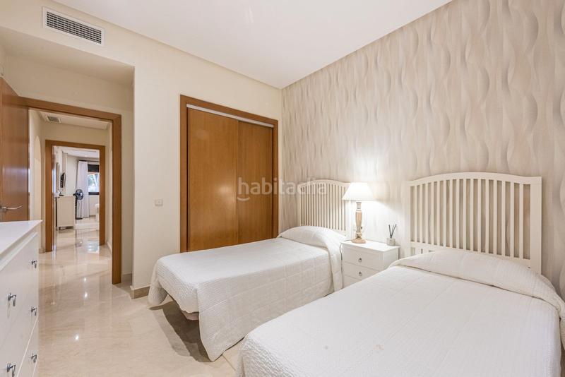 Foto cb1b5aa0-7301-475b-911d-6058359627c0. Piso en calle las mimosas 5 las mimosas, Puerto Banús: su oasis de lujo y exclusividad le espera en Marbella