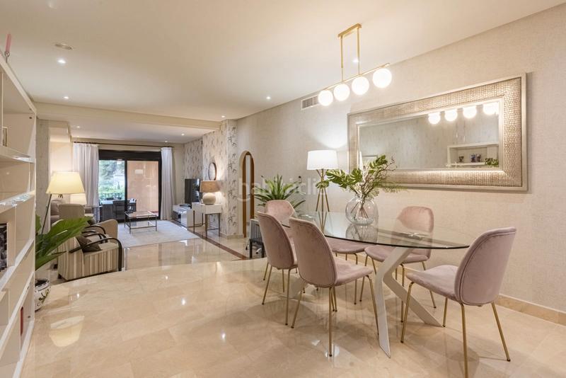 Foto cd0c4a8c-2f94-4582-90ac-775f37472678. Piso en calle las mimosas 5 las mimosas, Puerto Banús: su oasis de lujo y exclusividad le espera en Marbella