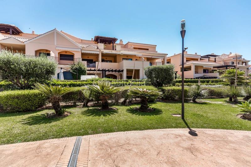 Foto e1c44cd0-930a-4fe6-b72e-20098c25cd17. Piso en calle las mimosas 5 las mimosas, Puerto Banús: su oasis de lujo y exclusividad le espera en Marbella