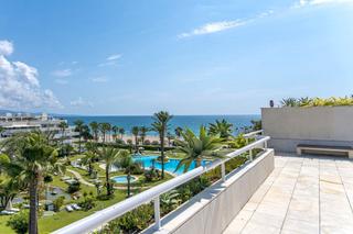 Ático en Calle los granados 20. ¡el ático dúplex de sus sueños en primera línea de puerto banús!