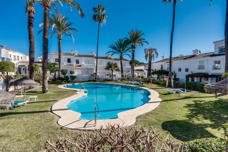 Foto 075b8899-7772-4267-a5be-ce0988d9e89c. Semi detached house in urbanización los olivos i 1 in Marbella