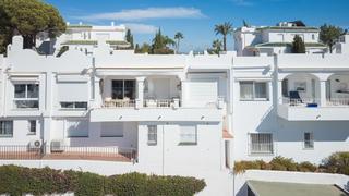 Casa adossada a Calle los granados 18. ¡descubra la esencia de aloha: su paraíso clásico con vistas al