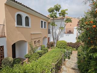 Maison jumelée à Calle los arqueros 4. ¡los arqueros: su paraíso adosado con vistas que quitan el alien