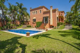 Xalet a Calle 19 c 501. ¡guadalmina alta: su oasis de lujo y tradición le espera!