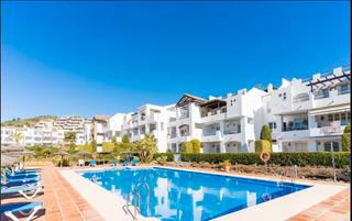 Apartament a Calle la pacheca alta 22. ¡su refugio de paz en la costa del sol con vistas de ensueño!