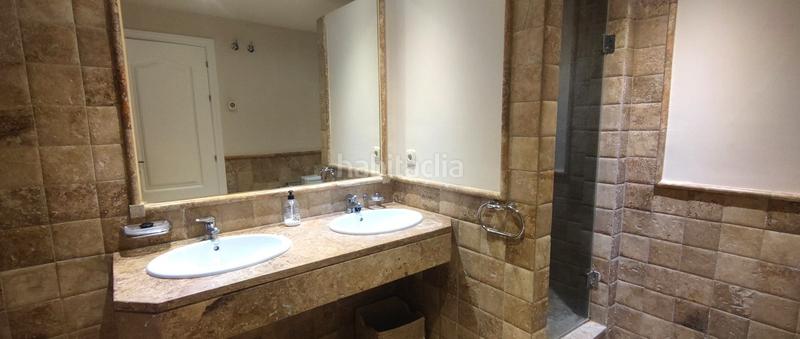 Foto 3f75dddf-23b5-4435-9073-c3a00906a0de. Piso en calle dunas de casasola 9e apartamento de lujo en benatalaya: tu oasis en la costa del sol en Estepona