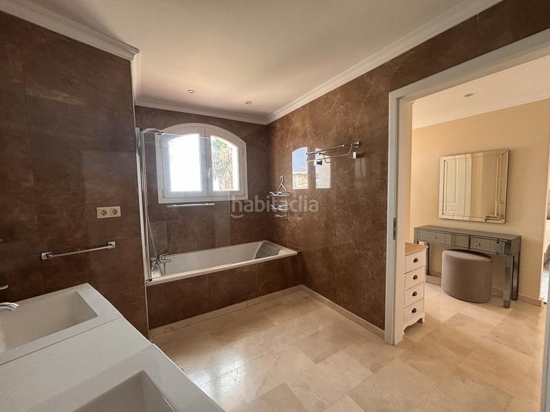 Foto b4171bbf-fe20-4fc7-98be-84db866b5098. Chalet en la panera 19 tu oasis de lujo en La Concha - Resina Golf Estepona