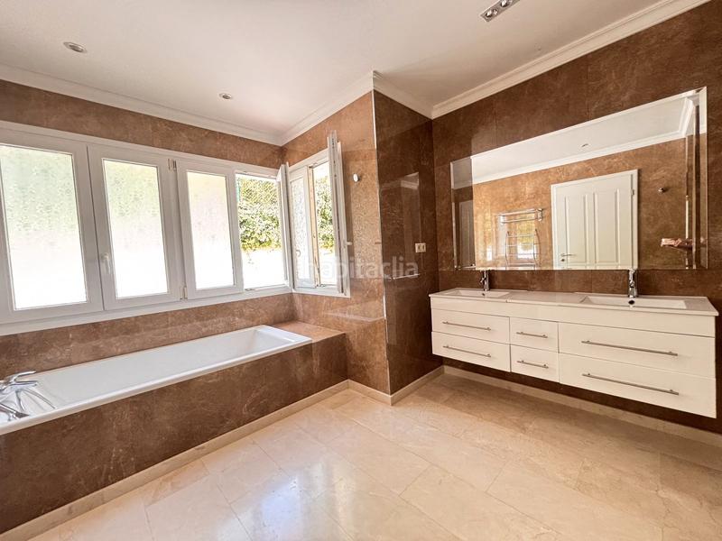 Foto f937f307-9538-4673-987e-91e1628a04ee. Chalet en la panera 19 tu oasis de lujo en La Concha - Resina Golf Estepona
