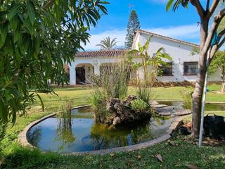 Xalet a Avenida josé banús 32. Un tesoro por descubrir en marbella