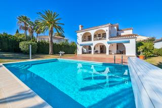 Casa a Avenida josé luis carrillo 10. Casa nina: lujo andaluz en la costa del sol