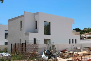 Xalet a Avenida josé luis carrillo 2. Villa dunas: lujo natural en estepona
