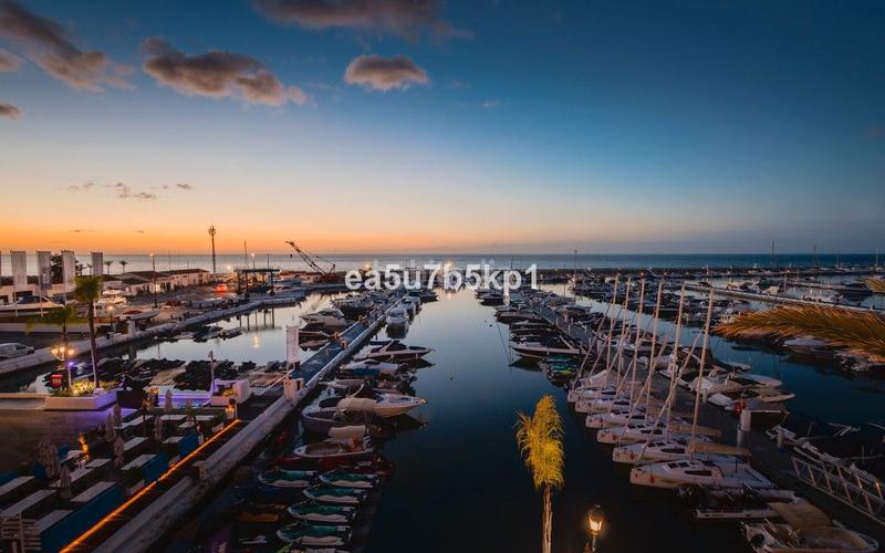 Foto 86a5375f-bacf-4bbc-a2a4-07fee52ad805. Àtic a calle los granados 18 a Puerto Banús Marbella