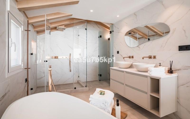 Foto 93c1d9f8-34d4-4809-ad2b-0a3241a72471. Àtic a calle los granados 18 a Puerto Banús Marbella