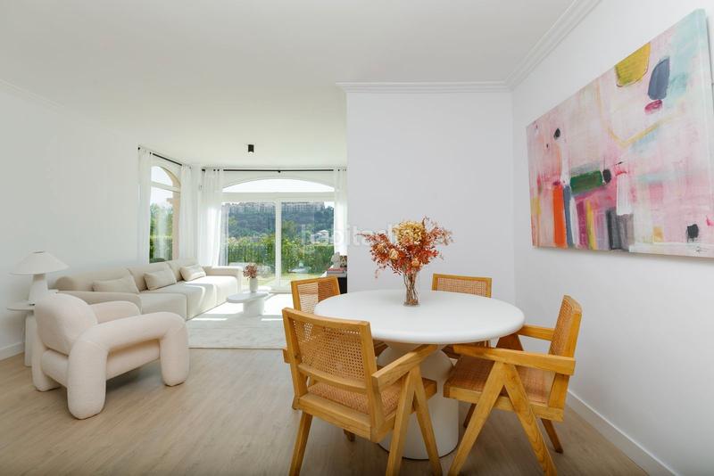 Foto a1fe4c85-5b10-4ce9-a9b3-b170f7cd18eb. Piso en calle la pacheca alta 22 exclusivo apartamento en planta baja con jardín privado en la quinta, : lujo y vistas panorámicas en Benahavís