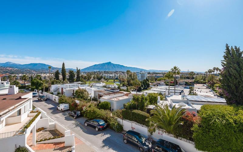 Foto 44befcd3-5b2f-4a8d-9d37-ba4aa1225016. Attique dans calle 19 c 501 dans Guadalmina Alta Marbella