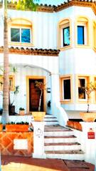 Casa adossada a Urbanización la alzambra 3-1. Villa en la alzambra: tu oasis en puerto banús