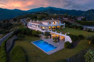 Xalet  Urbanizacion montemayor alto 30. Villa cortijo en monte mayor, benahavís: lujo, naturaleza y vist