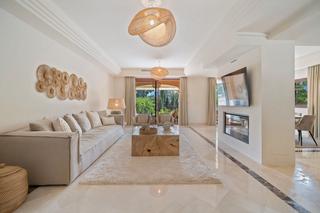 Casa aparellada  Calle vasari 11. Villa en vasari resort: tu lujo en banús