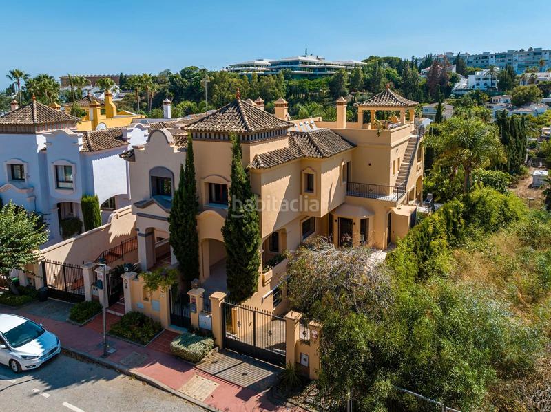 Foto 2d62ed30-6093-40bc-9e86-924e34abae3e. Casa bifamiliare in calle vasari 11 in La Dama de Noche - La Alzambra Marbella