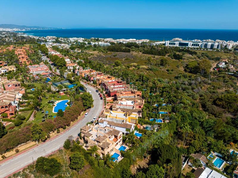 Foto 3d22a015-ce08-49dd-a306-297f0a0c54dd. Casa bifamiliare in calle vasari 11 in La Dama de Noche - La Alzambra Marbella