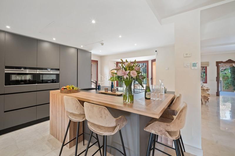 Foto 691d878c-44e0-43db-a9f6-c56273d8f9d6. Casa bifamiliare in calle vasari 11 in La Dama de Noche - La Alzambra Marbella