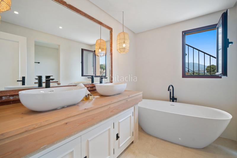 Foto e8b2e167-dd0b-455b-9986-a8590f0fa864. Casa bifamiliare in calle vasari 11 in La Dama de Noche - La Alzambra Marbella