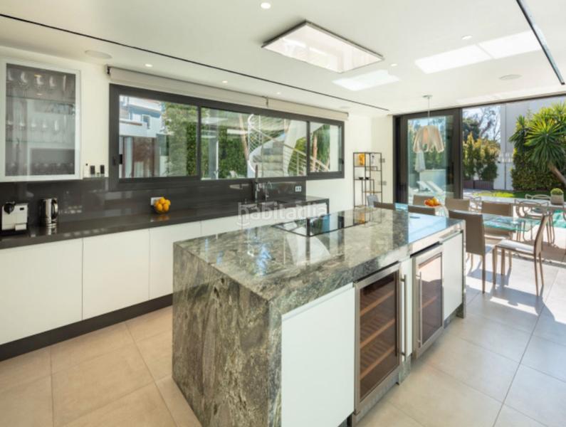 Foto c35e1b83-209b-414a-ade3-a6636283fd12. Xalet a calle jesus puente 12 a Puerto Banús Marbella