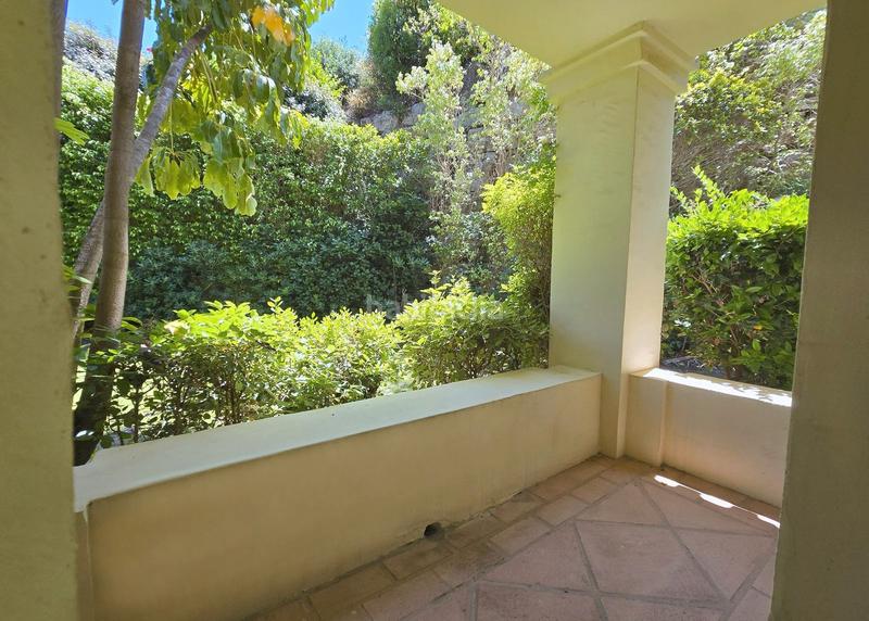 Foto b8e09b23-22b0-4212-8ea6-ff93f7f475da. Appartamento in avenida de ronda 3c in los arqueros - puerto del almendro Benahavís