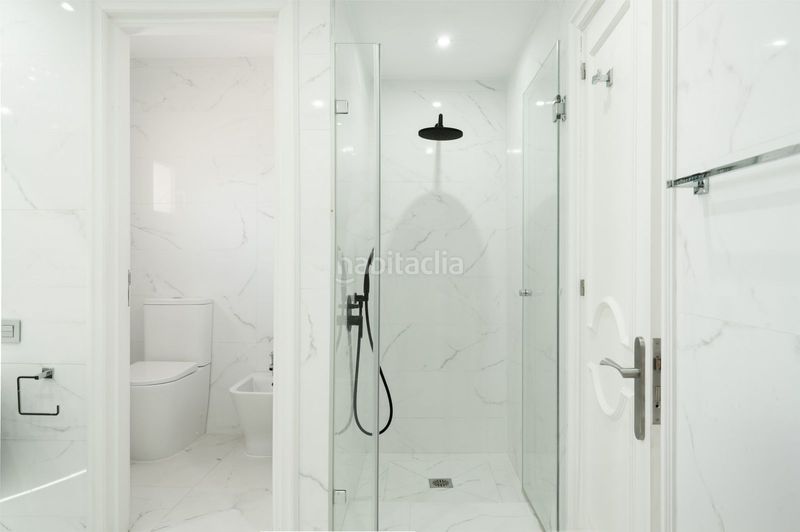 Foto 12b7e433-cb6e-46fc-af1b-46c1e6871fbc. Chalet en lugar urbanizacion el paraiso 514c el paraíso: tu villa de ensueño en Estepona