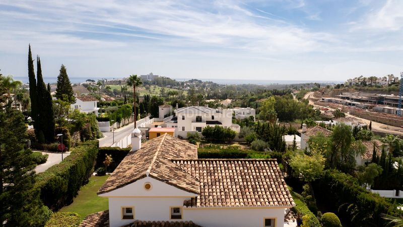 Foto 1cf74333-3304-470b-86fb-69914221ef86. Chalet en lugar urbanizacion el paraiso 514c el paraíso: tu villa de ensueño en Estepona