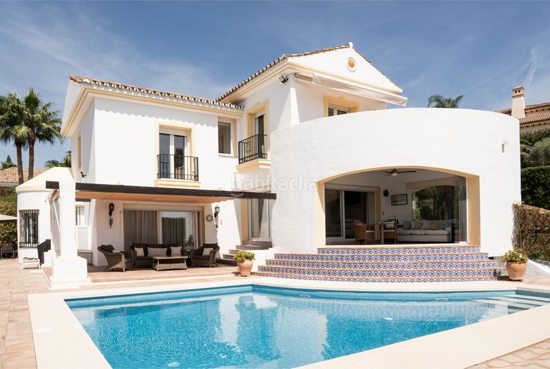 Foto 754af746-7772-4498-98dd-4ec55dbe1d63. Chalet en lugar urbanizacion el paraiso 514c el paraíso: tu villa de ensueño en Estepona