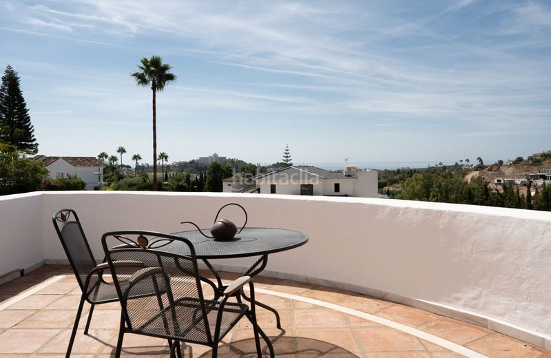Foto 7e500db8-83ec-4ce3-86e9-26acc56e8f97. Chalet en lugar urbanizacion el paraiso 514c el paraíso: tu villa de ensueño en Estepona